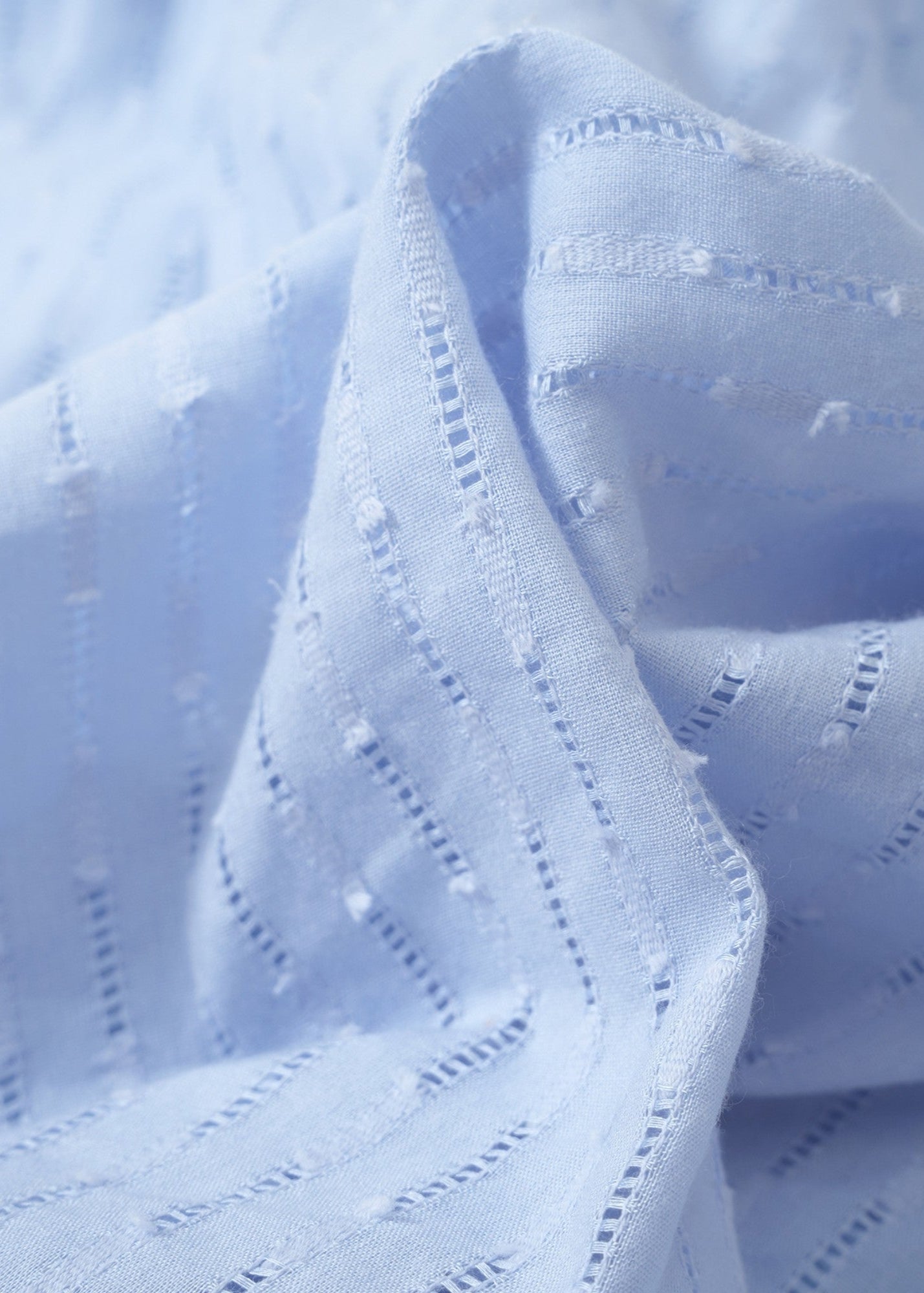 Violet – Kleid mit V-Ausschnitt und Rüschen