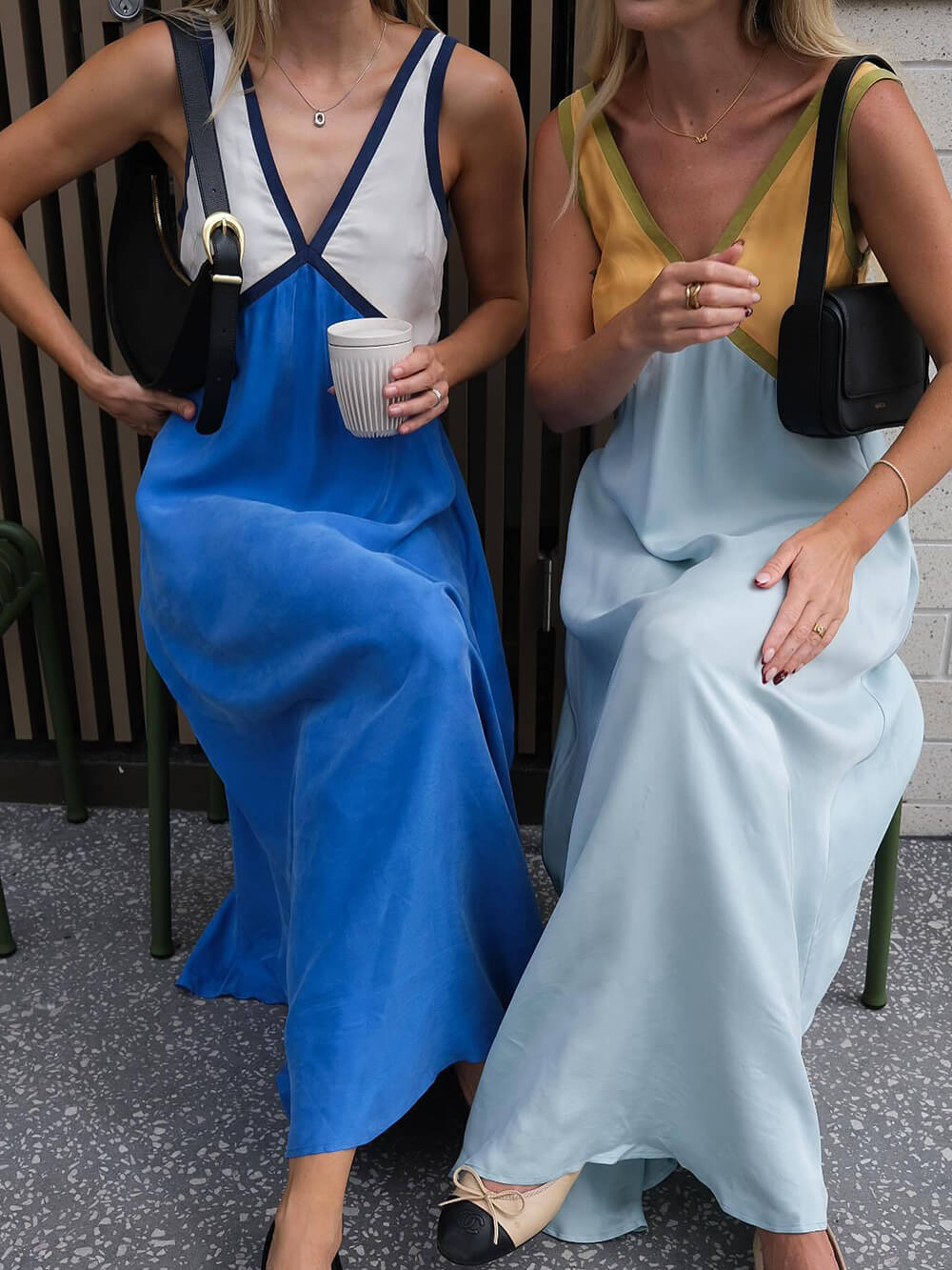 Kleid mit V-Ausschnitt und kontrastierenden Farbeinsätzen im schicken Design