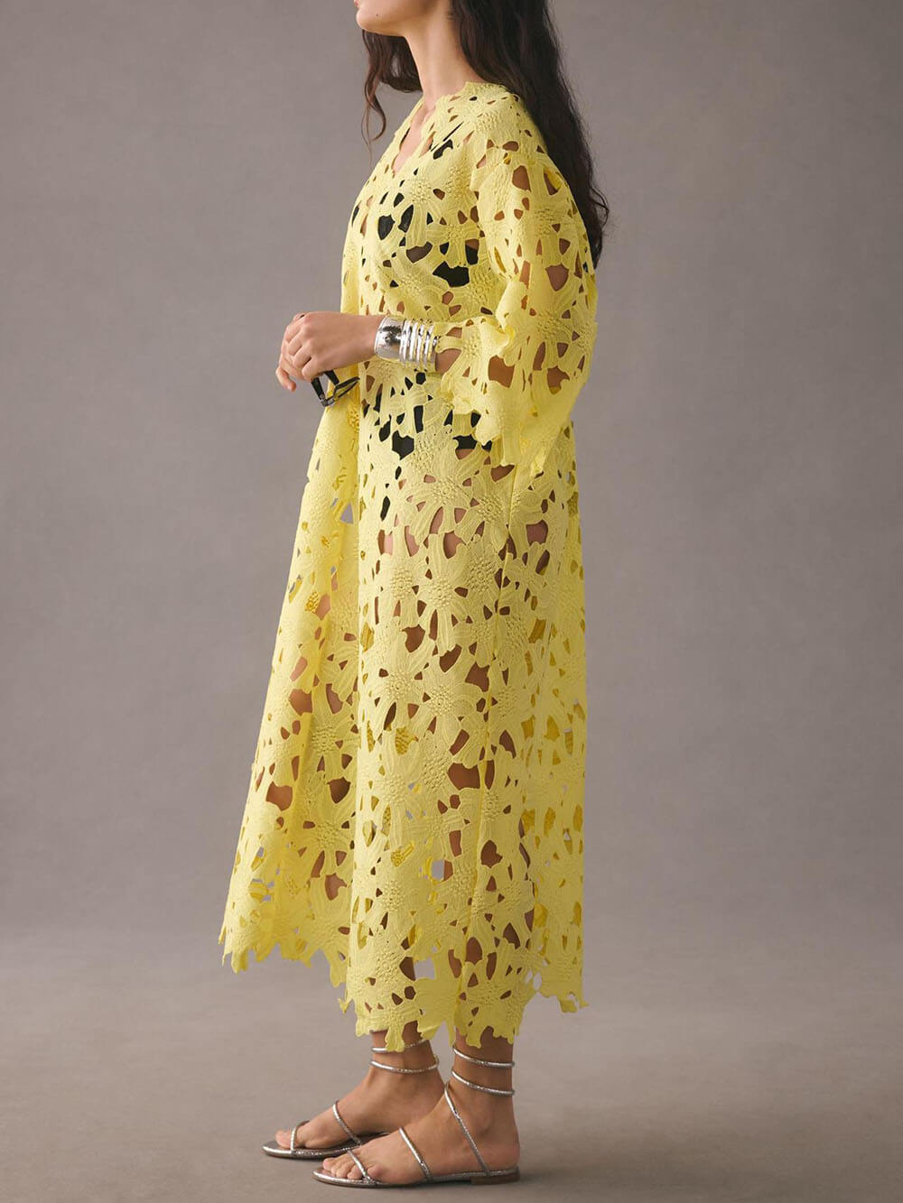 Raquel – Midi-Kleid mit langen Ärmeln und floraler Lochstickerei