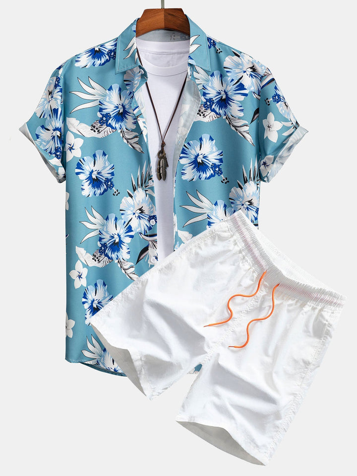 Hemd mit tropischem Blumenmuster und Badehose mit Knopfleiste