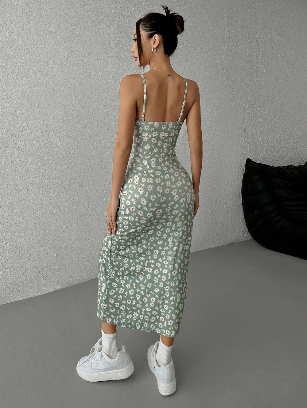 Isla | Minimalistisches Kleid mit hohem Schlitz
