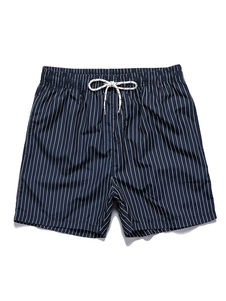 Hemd mit Palmen-Print und Badehose mit Streifenmuster