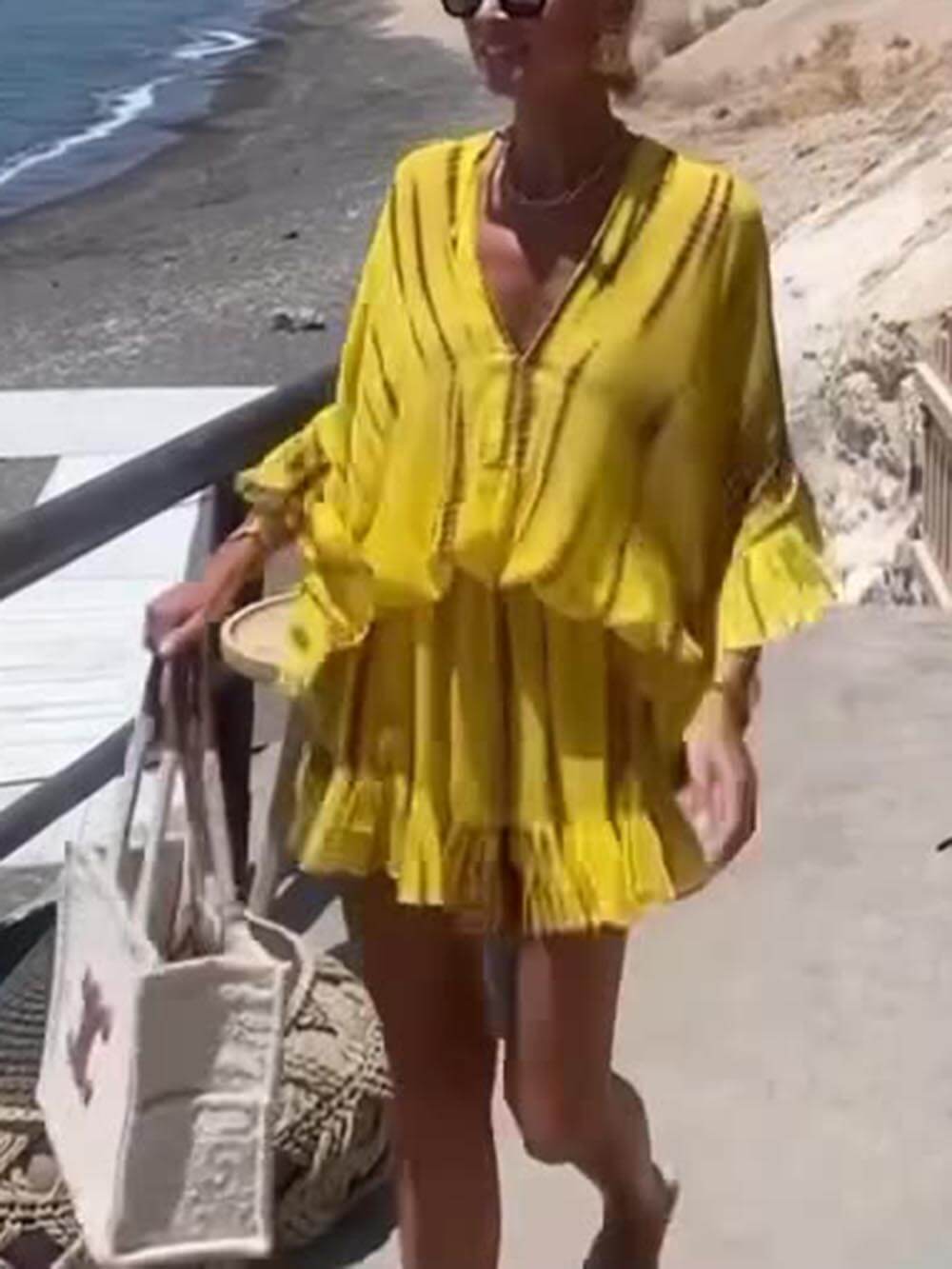 Einzigartiges Batik-Minikleid mit Rüschen, Fledermausärmeln und elastischem Taillenbund