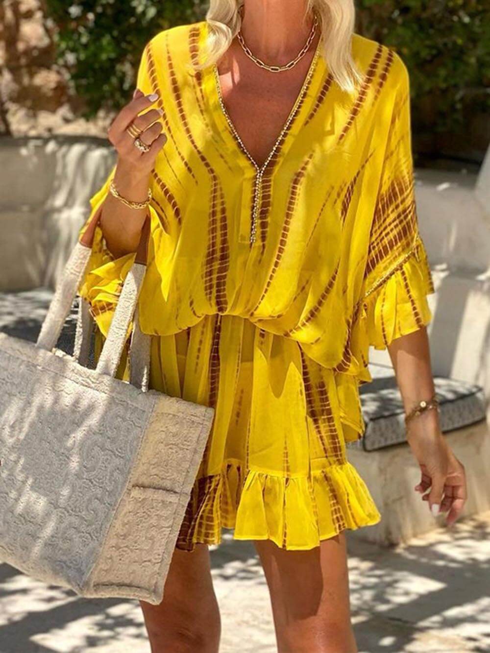 Einzigartiges Batik-Minikleid mit Rüschen, Fledermausärmeln und elastischem Taillenbund