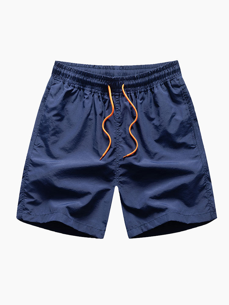 Hemd mit Pinselstrichmuster und Badehose mit Knopfleiste