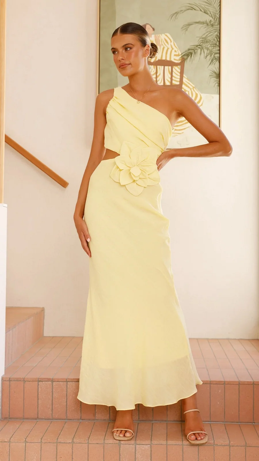 Figurbetontes One-Shoulder-Maxikleid