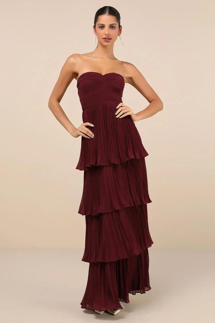 Ava | Schulterfreies, gestuftes Maxikleid