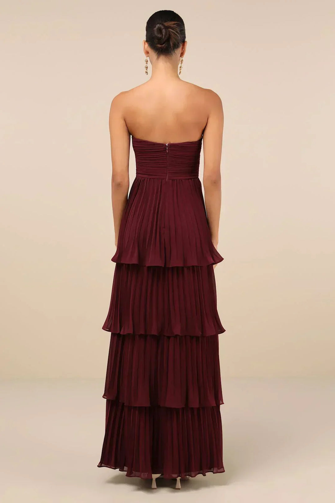 Ava | Schulterfreies, gestuftes Maxikleid