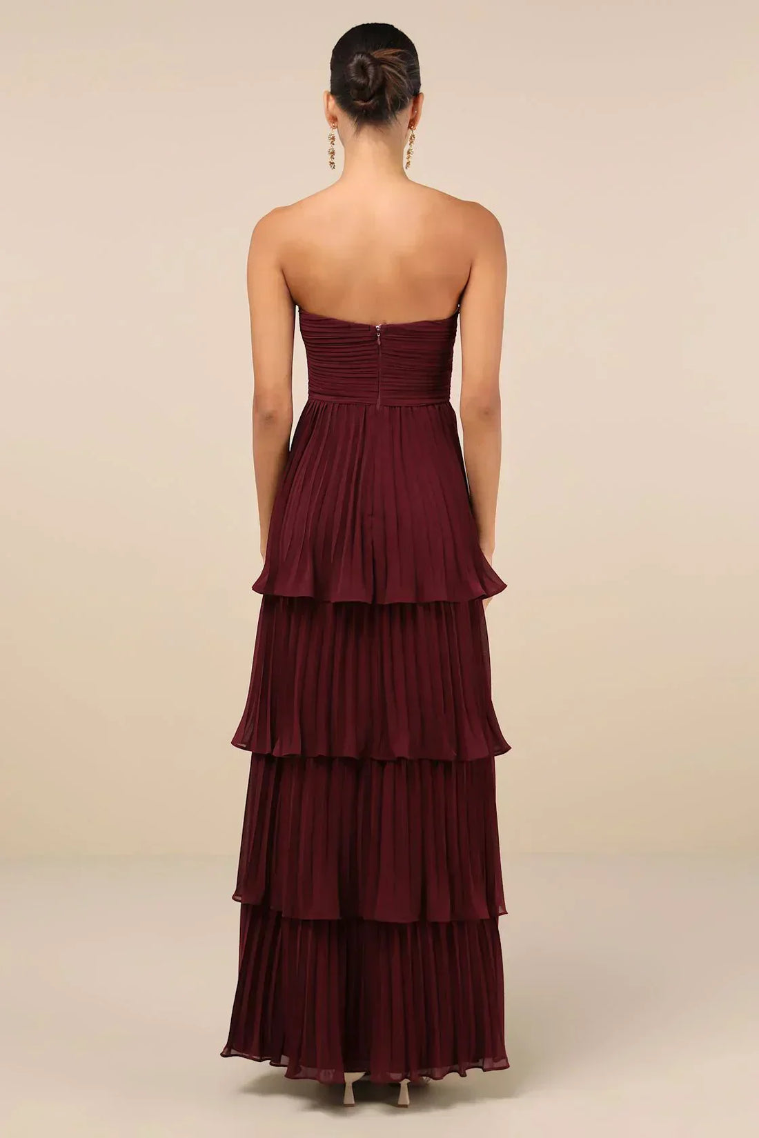 Ava | Schulterfreies, gestuftes Maxikleid