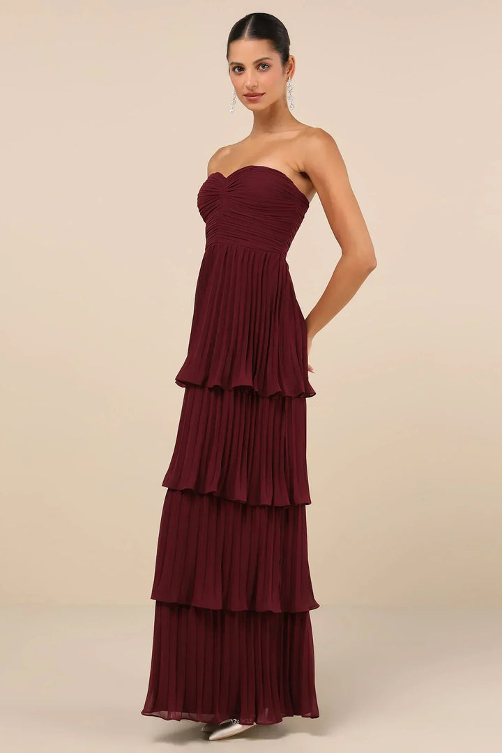 Ava | Schulterfreies, gestuftes Maxikleid