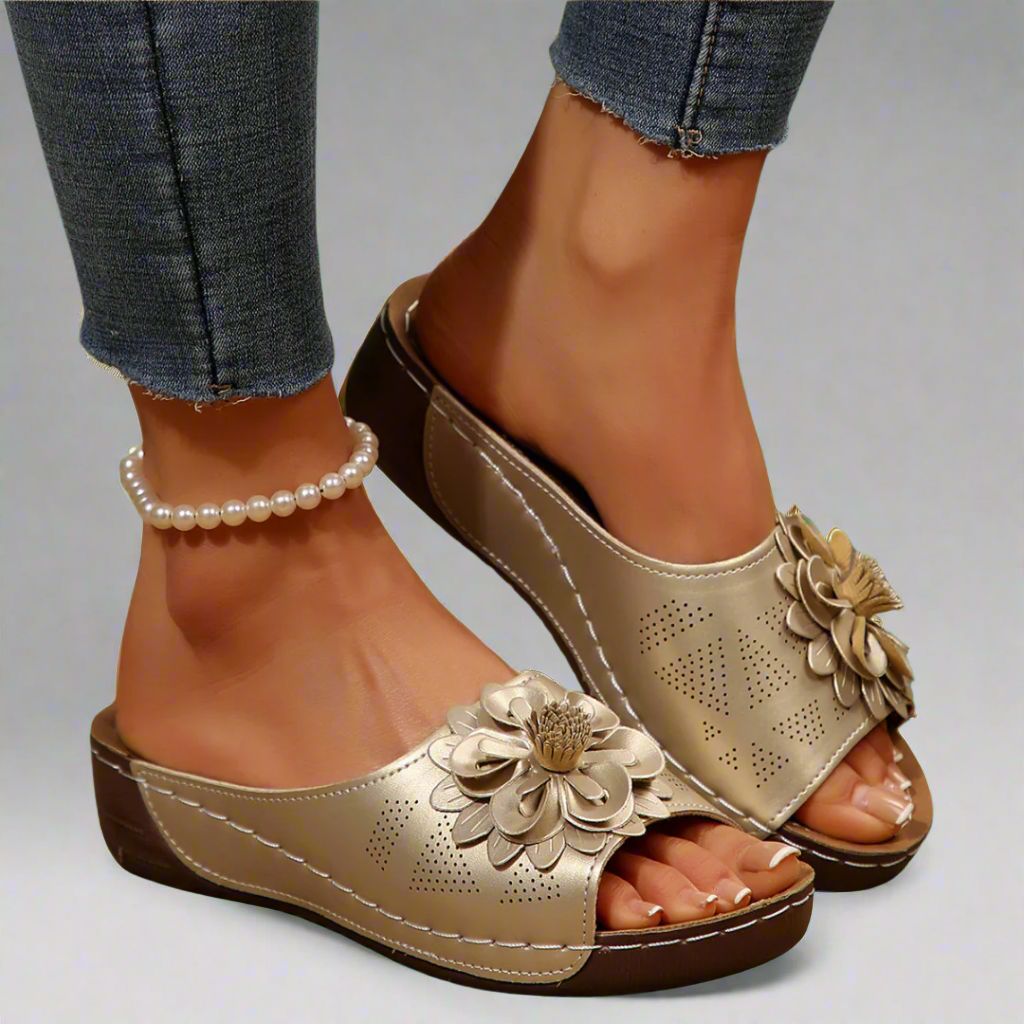 Kira™ | Elegante Keilabsatzsandalen für den Sommer