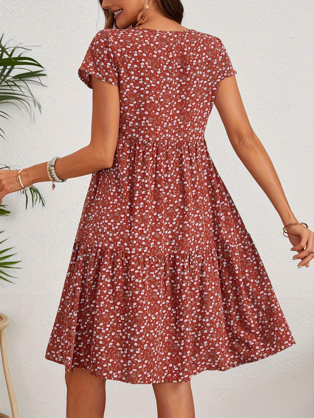 Callista | Kleid mit Blumenmuster und Rundhalsausschnitt