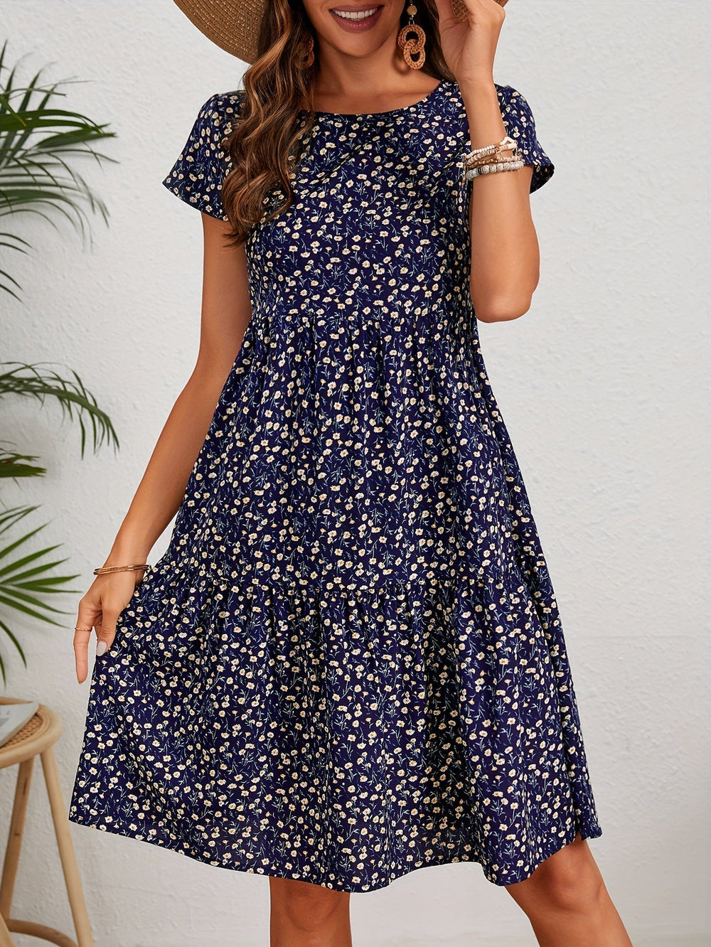 Callista | Kleid mit Blumenmuster und Rundhalsausschnitt