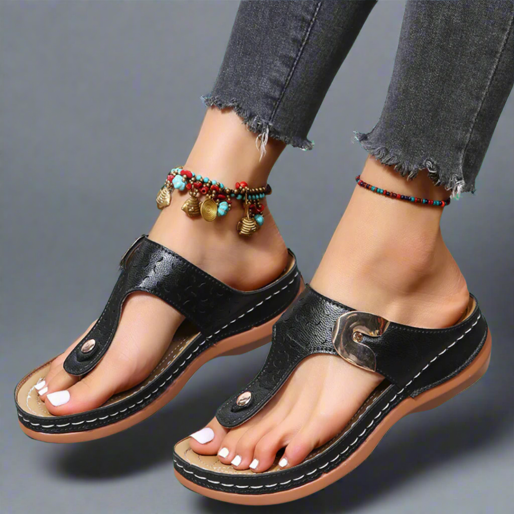Cameron – Zehenstegsandalen mit Schnalle