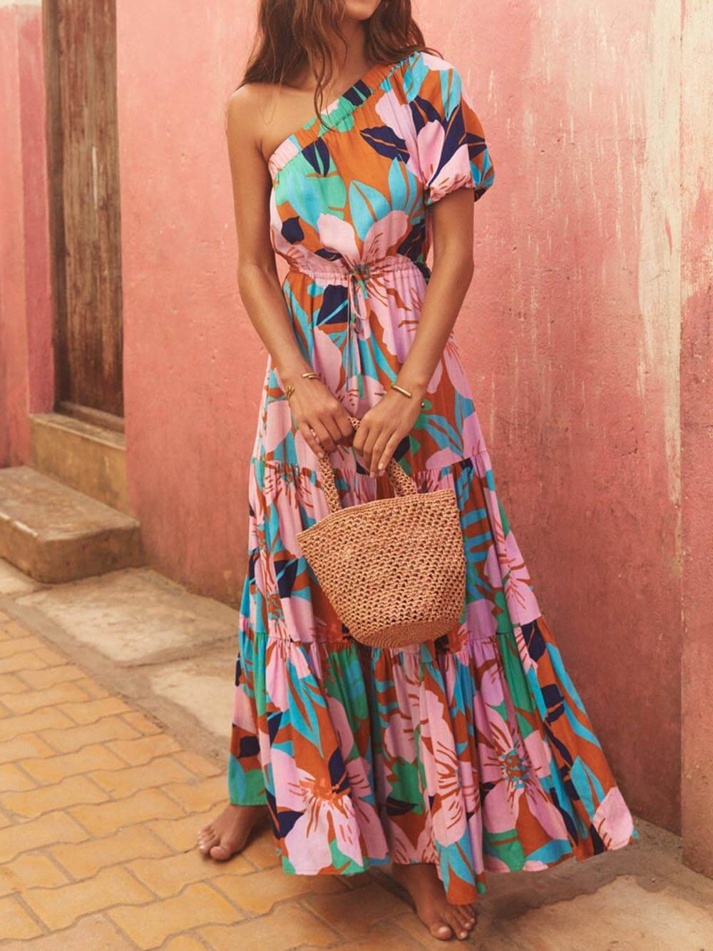Schulterfreies Kleid mit Palmblatt-Print und floralem Urlaubsstil