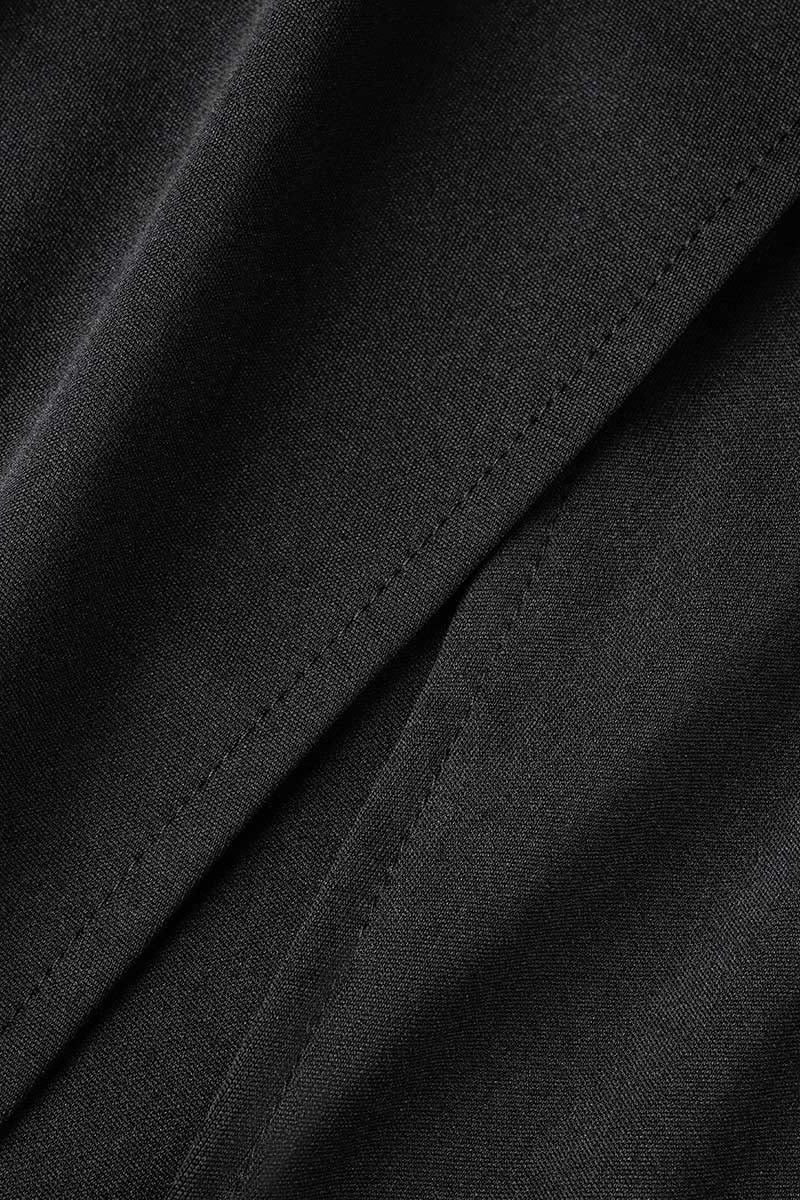 Evie – Elegantes ärmelloses Kleid mit diagonaler Halslinie