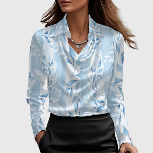 Lynn Elegante Bluse - Hellblau mit Blattmuster