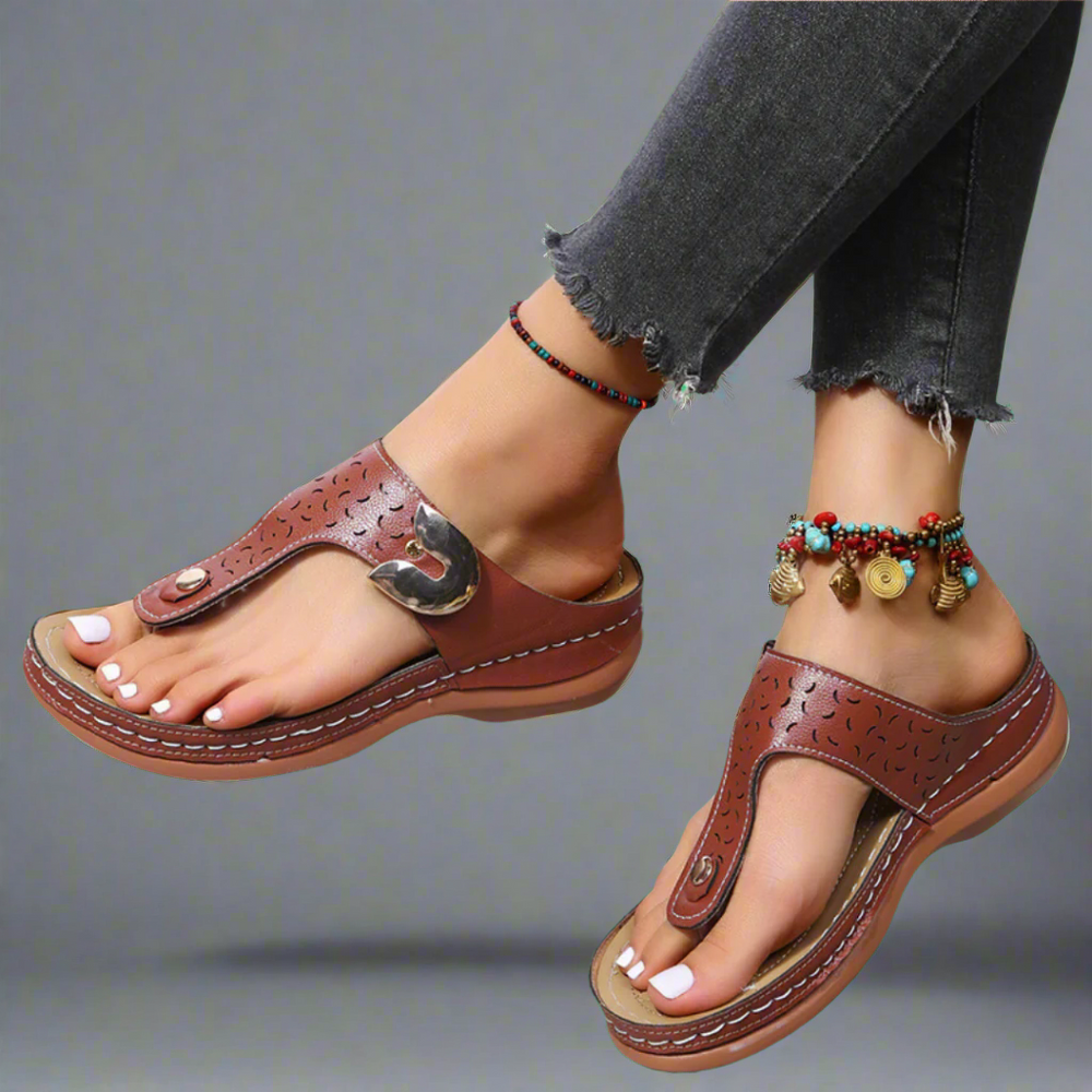 Cameron | Zehenstegsandalen mit Schnalle