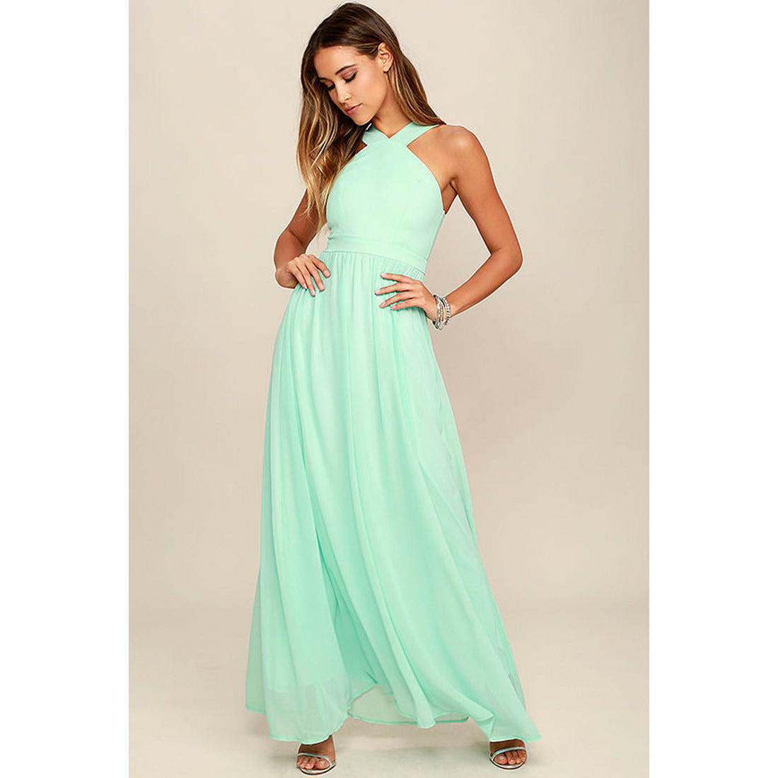 Sara – Weißes Midikleid mit überkreuztem Ausschnitt