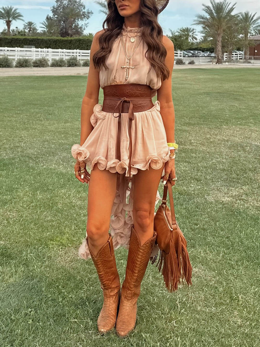 Romantic Drama – Ausgestelltes Top mit welligen Volants und Nackenbindung