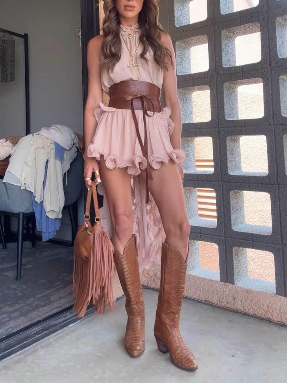 Romantic Drama – Ausgestelltes Top mit welligen Volants und Nackenbindung