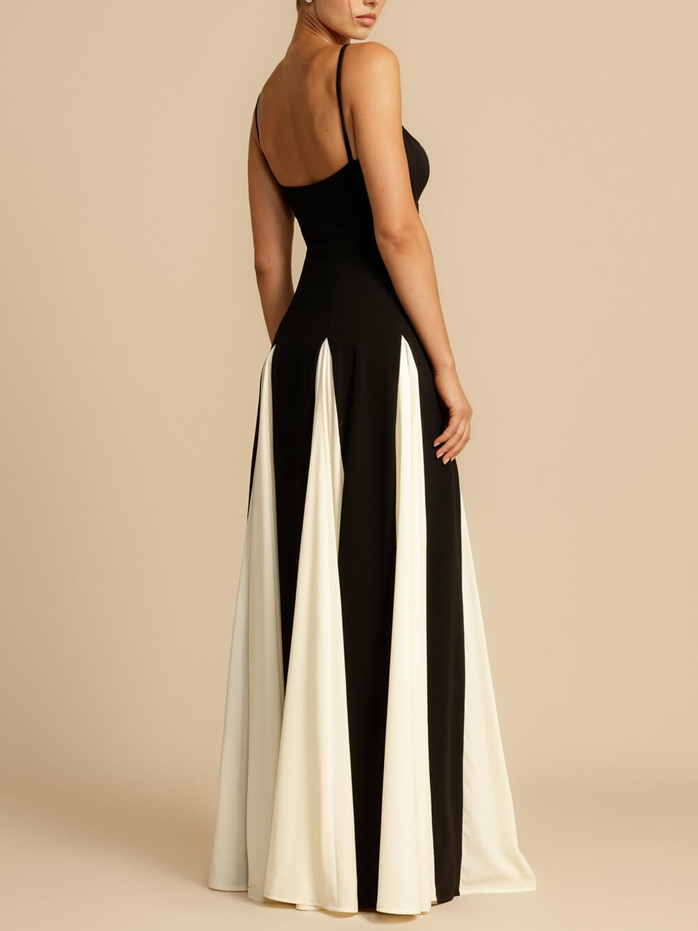 Elegantes Maxi-Kleid im A-Linien-Schnitt mit Paneel-Details und Tüll
