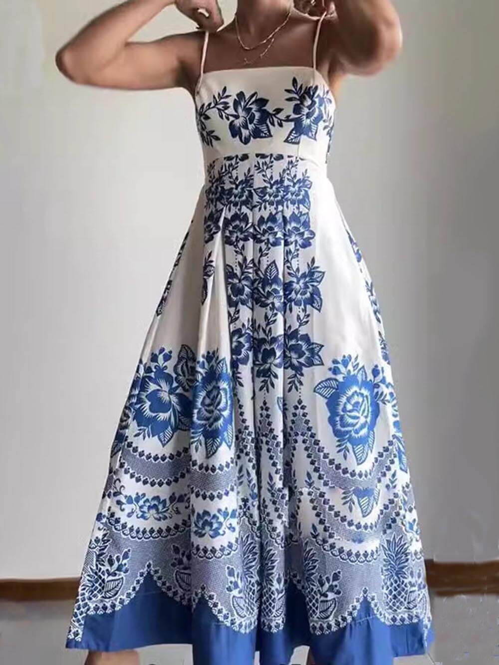 Ethnisch bedrucktes Midi-Kleid mit floralem Muster, gerafftem Rückenteil und lockerem Schnitt