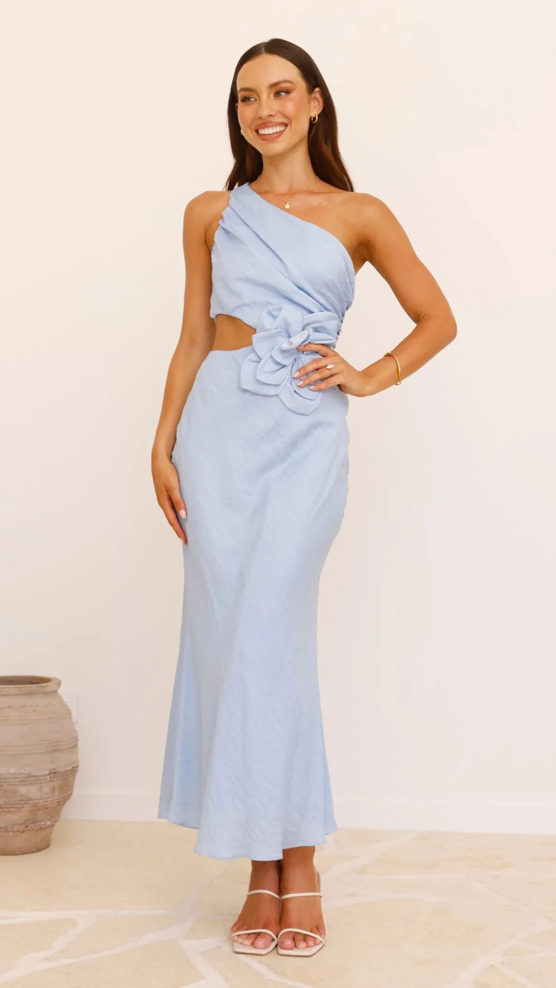 Figurbetontes One-Shoulder-Maxikleid