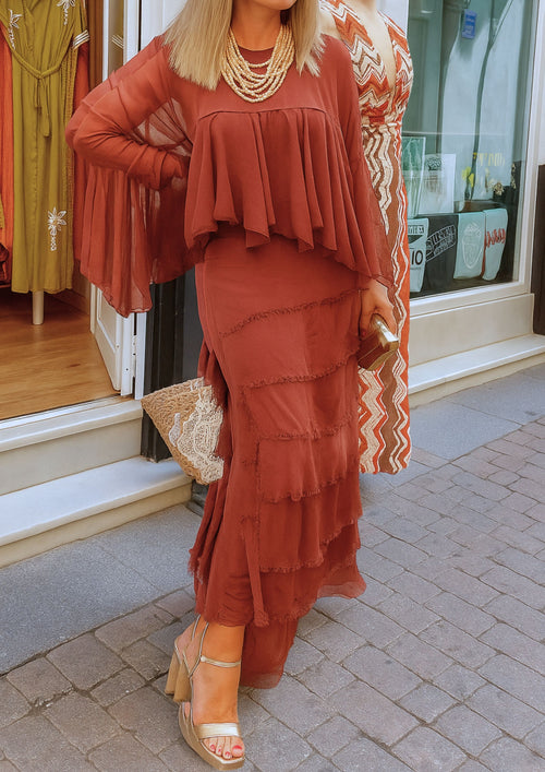 Amara Asymmetrisches Maxi-Kleid mit Lagen und Volants - Bordeauxrot