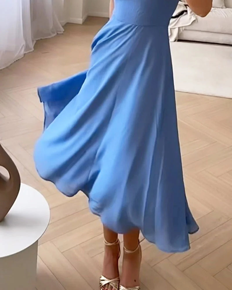 Daniela – Elegantes Kleid mit quadratischem Ausschnitt und einfarbigem Design