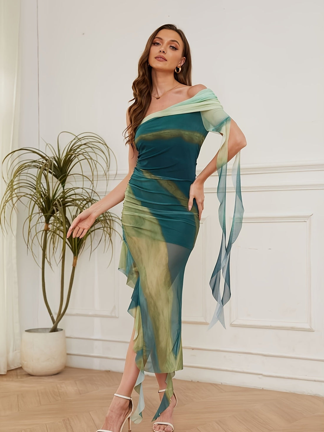 Aurelia | Schulterfreies Kleid mit Rüschen und Mesh