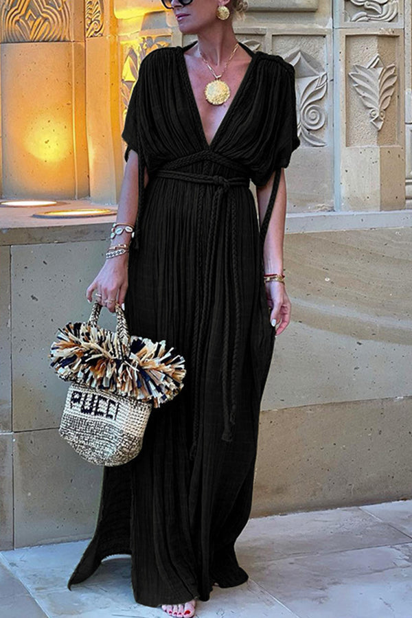 Langes drapiertes Kleid im griechischen Stil mit dekorativen Flechtdetails und Kimonoärmeln