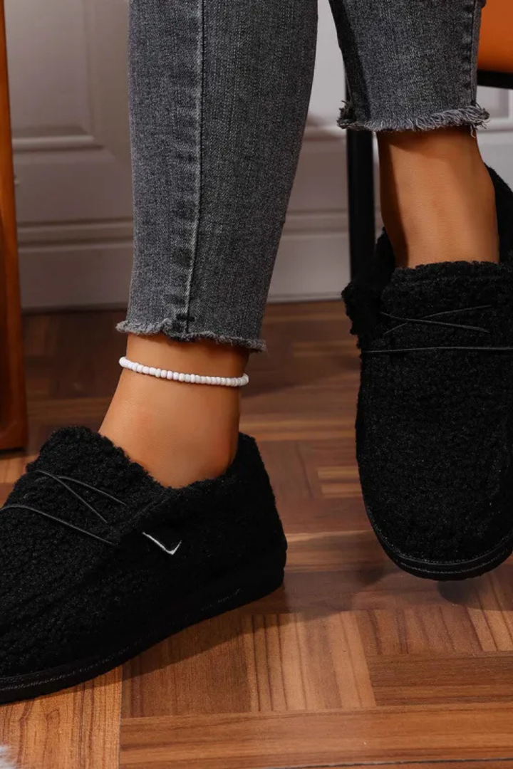 Winnie Warme Teddy Slippers - Schwarz