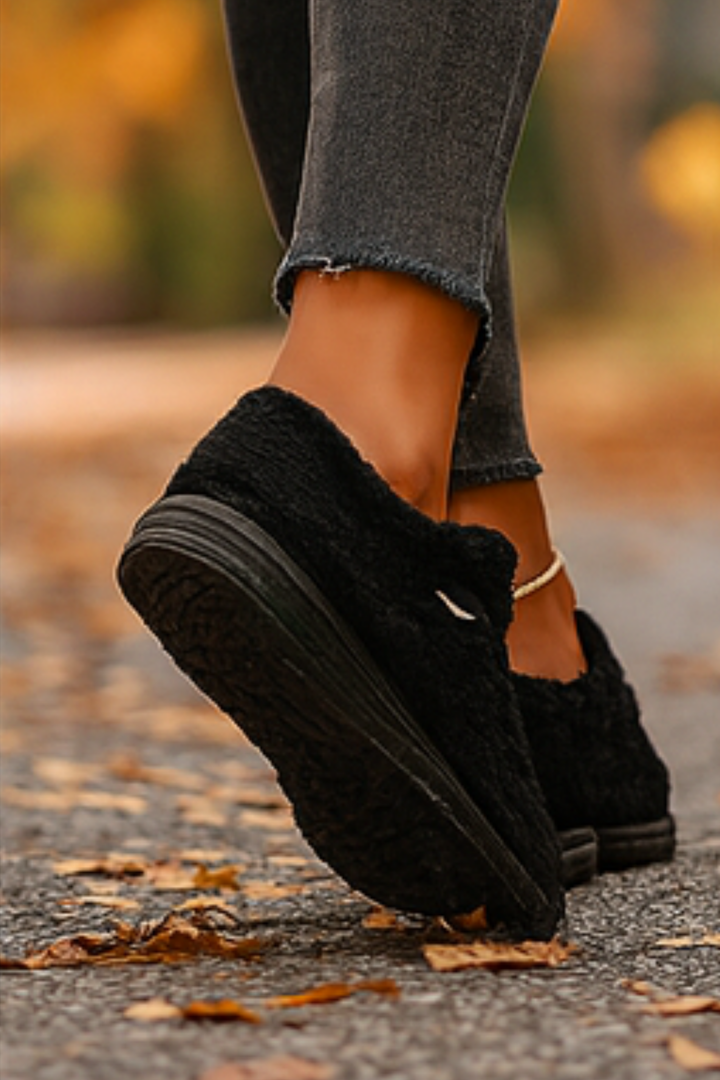 Winnie Warme Teddy Slippers - Schwarz