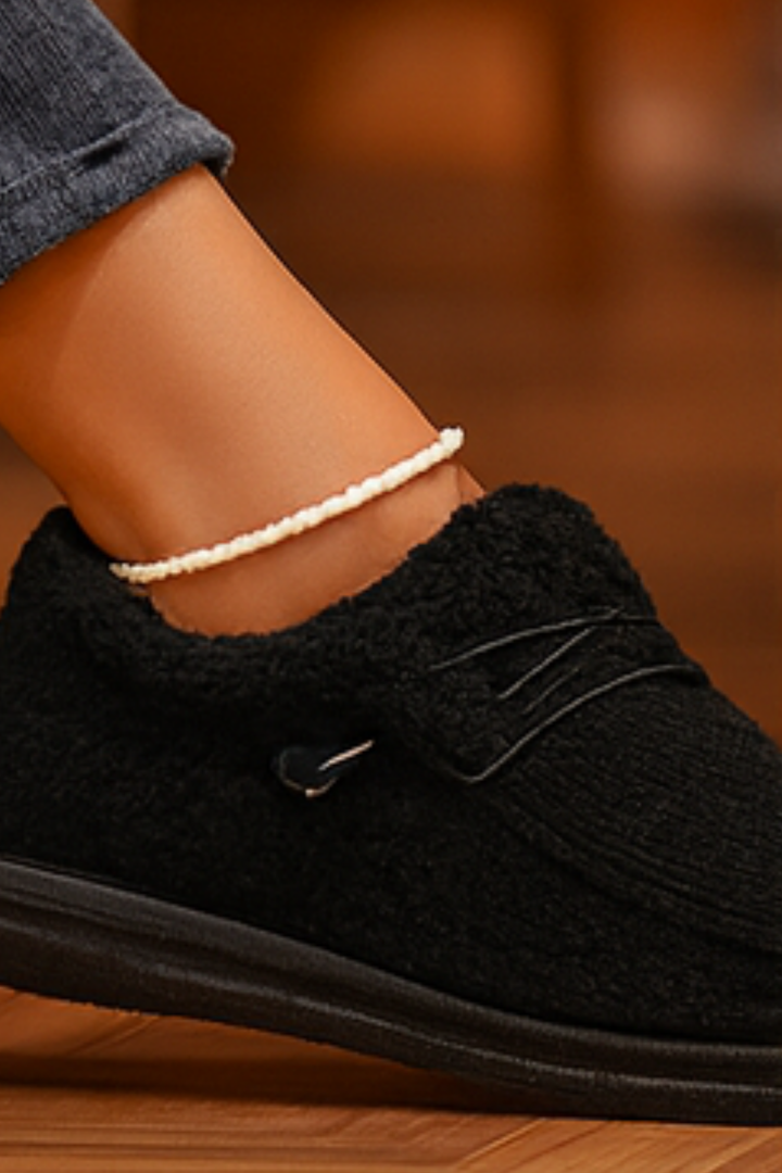 Winnie Warme Teddy Slippers - Schwarz