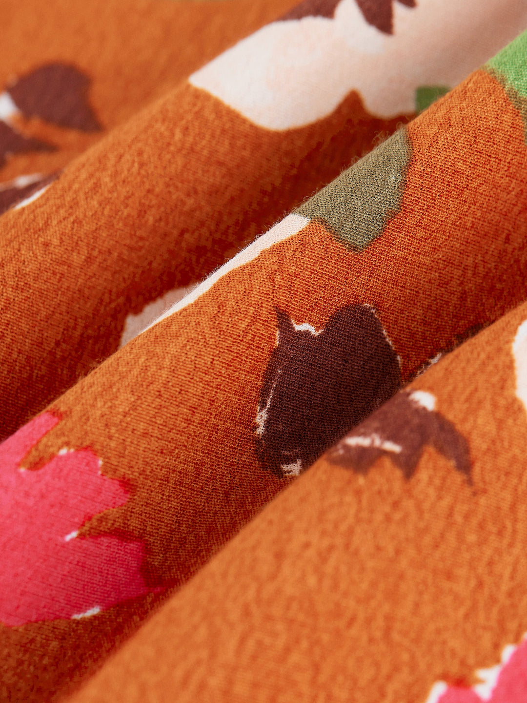 Fließendes Slip-Kleid mit Blumenmuster in Rotton Clay