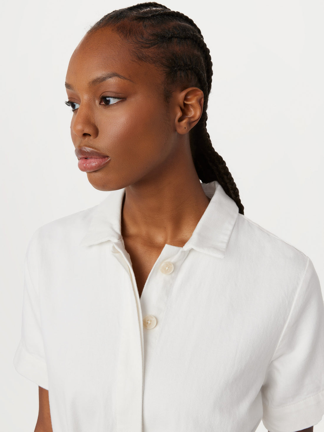 Das Camp-Kragen-Kleid aus baumwollähnlichem Hanf in Offwhite
