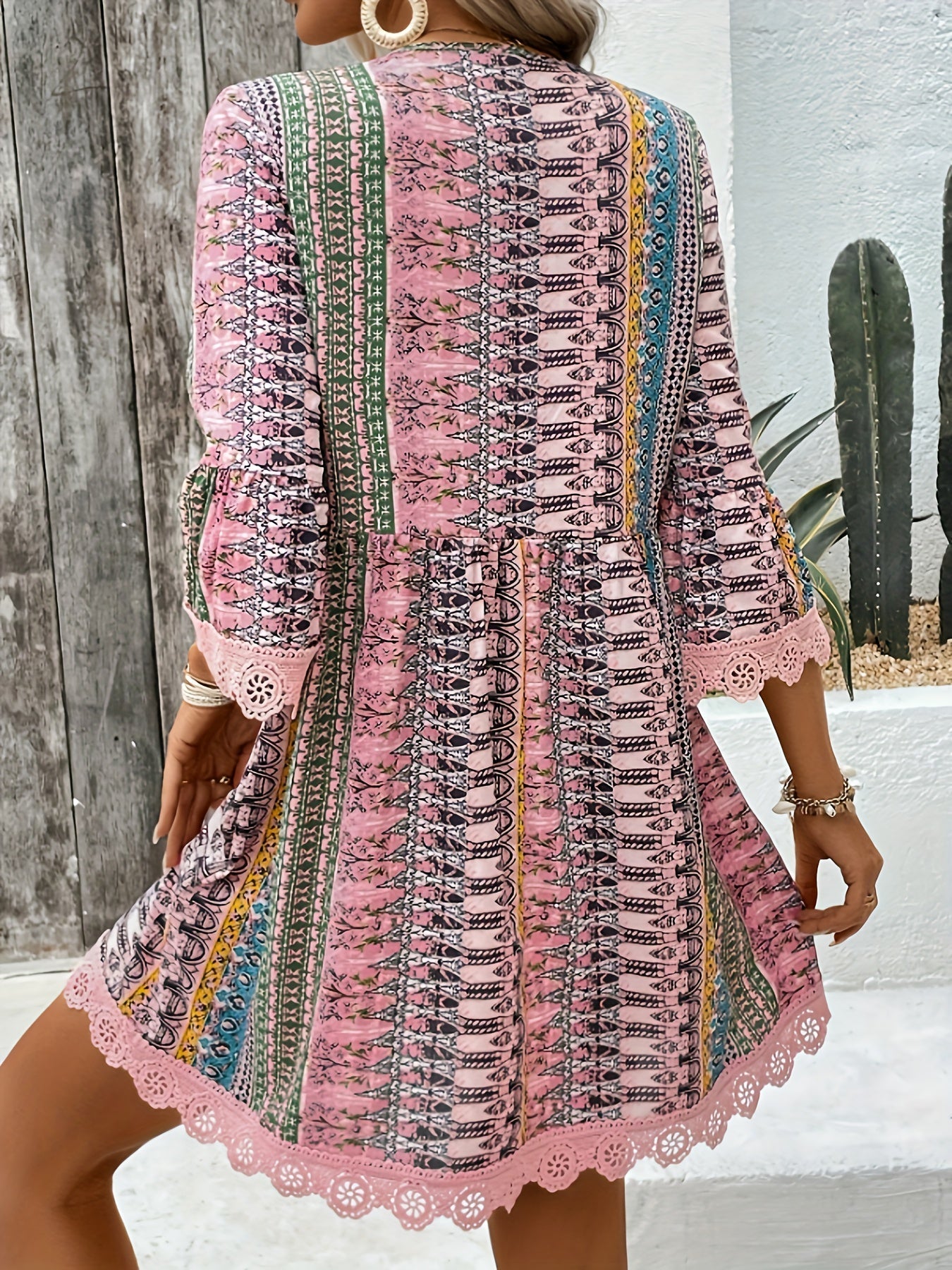 Sofie - V-Ausschnitt Kleid mit Spitzenbesatz