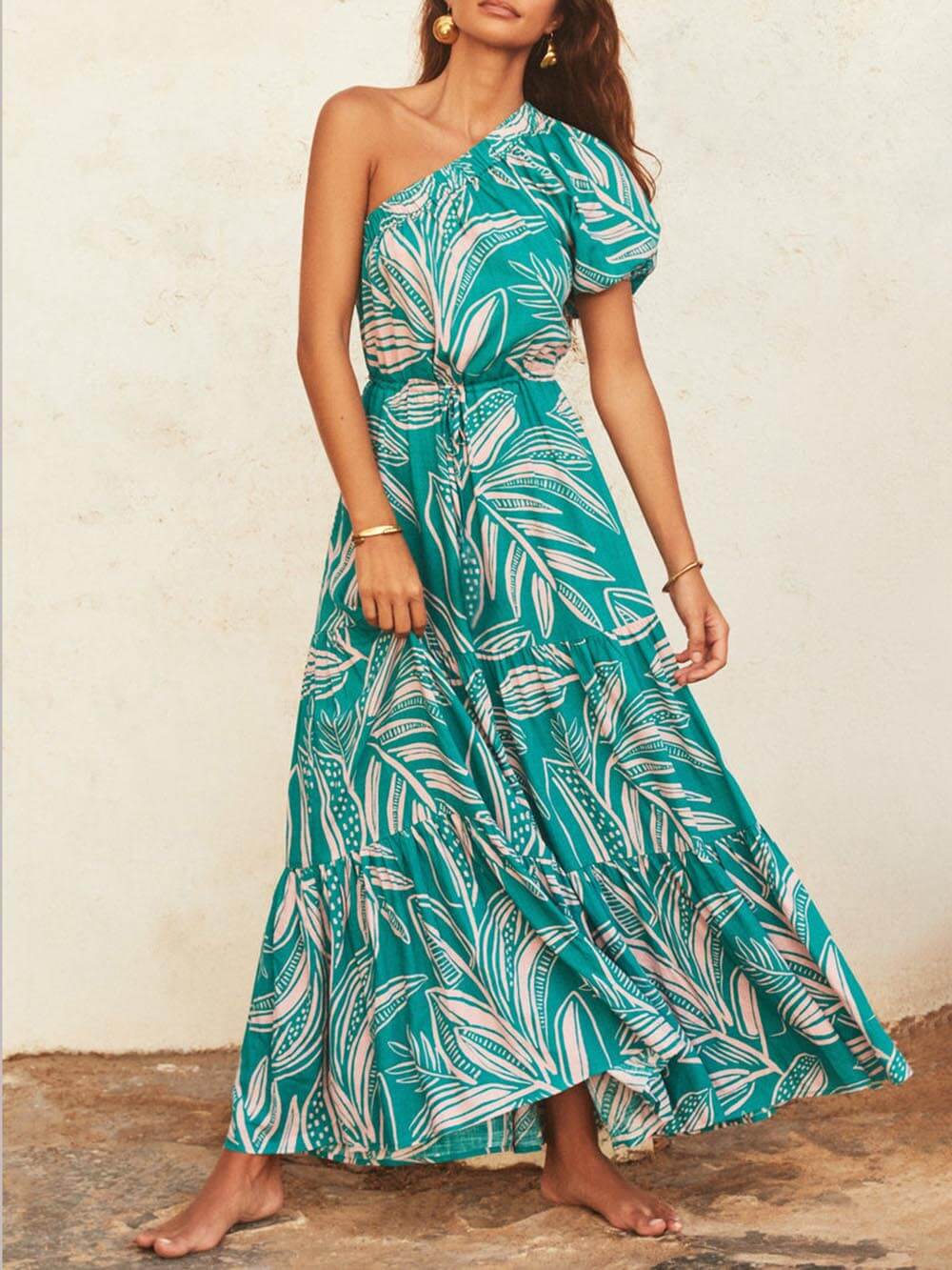 Schulterfreies Kleid mit Palmblatt-Print und floralem Urlaubsstil