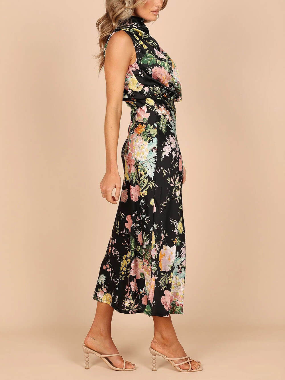 Maxikleid mit Neckholder, floralem Muster und elastischer Taille