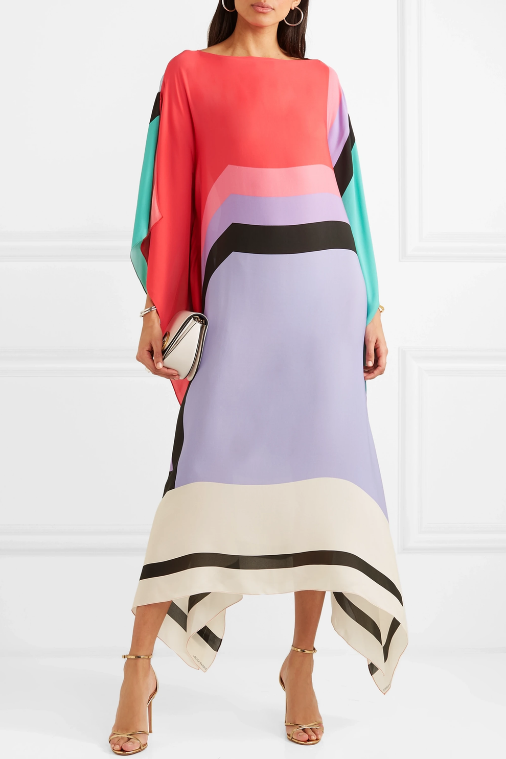 Modernes Midi-Kleid im Fledermausstil mit elegantem geometrischem Muster