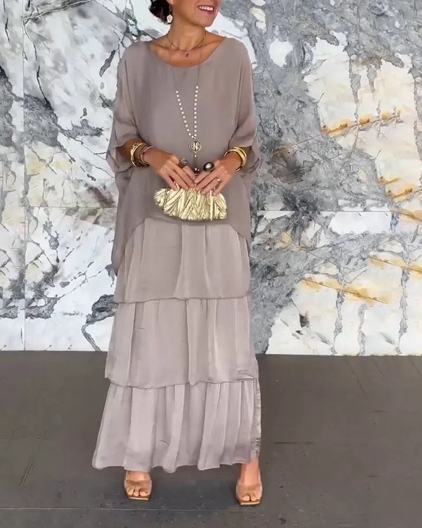 Langes Kleid mit künstlerischem Design und Stil