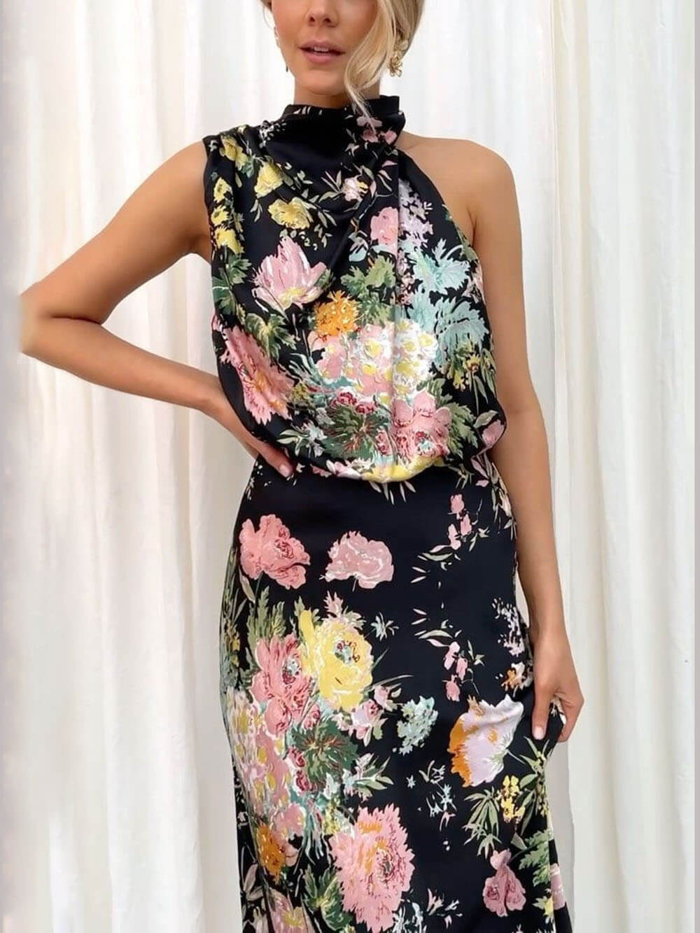 Maxikleid mit Neckholder, floralem Muster und elastischer Taille