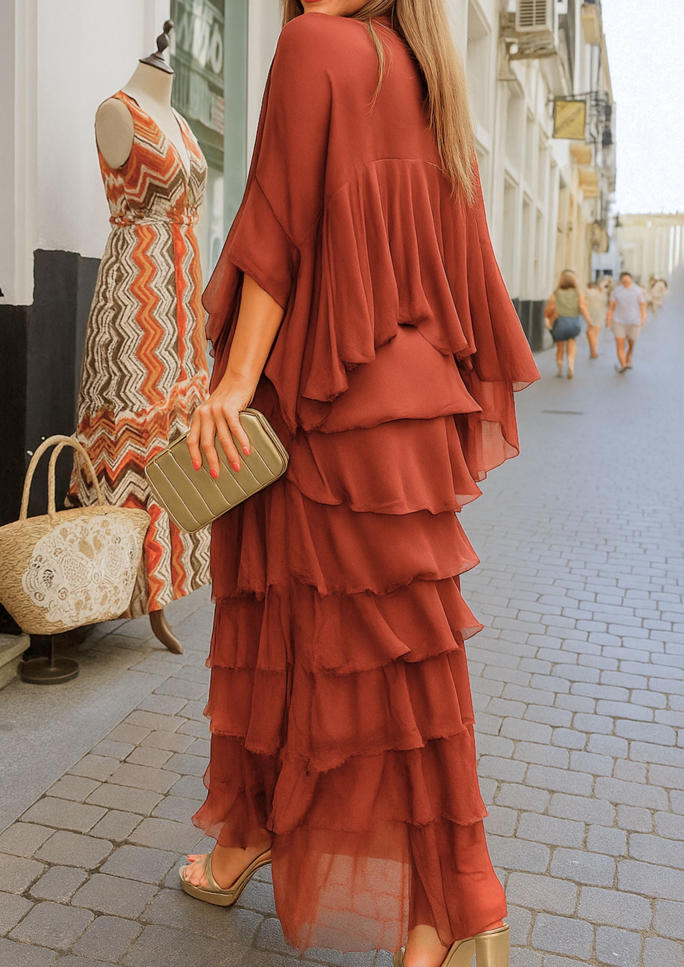 Amara Asymmetrisches Maxi-Kleid mit Lagen und Volants - Bordeauxrot