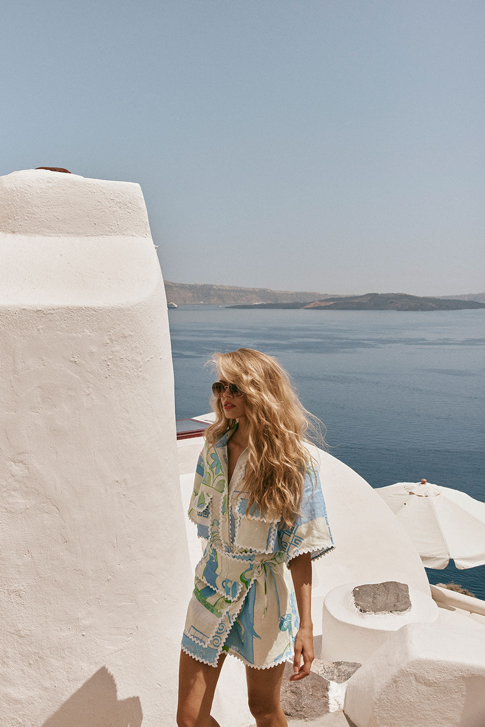 Pierre – Set mit bedrucktem Kurzarmhemd und Minirock mit seitlichem Knoten und welligen Säumen