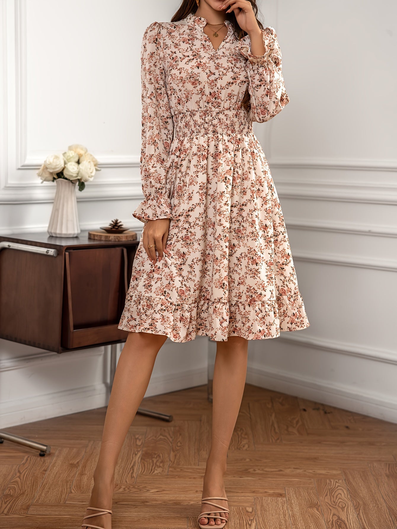 Kallie – Elegantes Blumenkleid