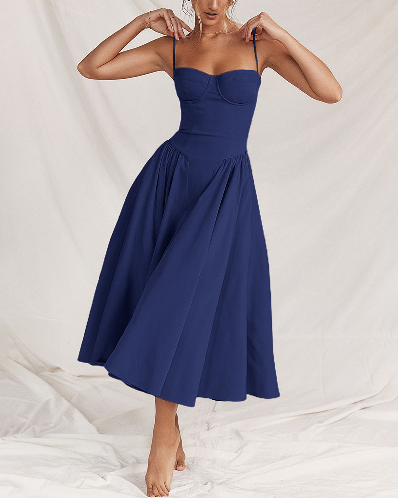 Queralt – Trägerkleid mit Taillenschnitt