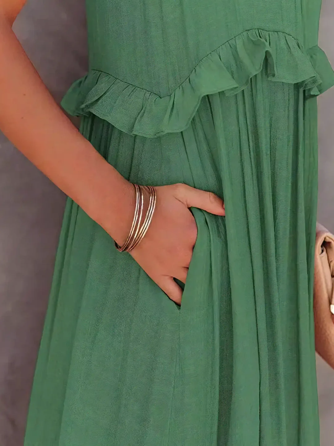 Vesa™ | Fließendes Kleid mit Rüschen