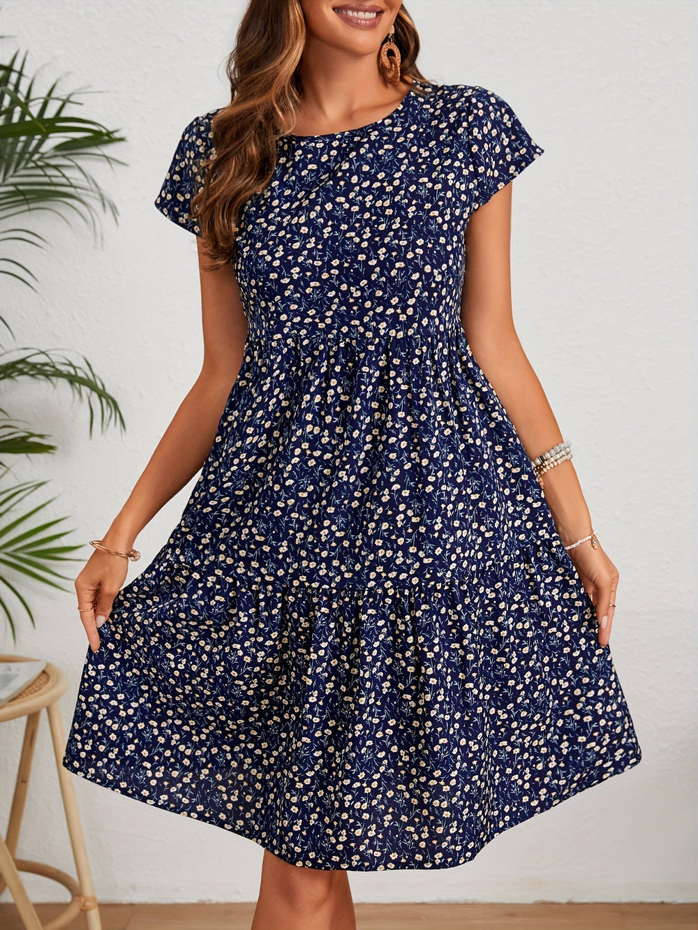 Callista | Kleid mit Blumenmuster und Rundhalsausschnitt