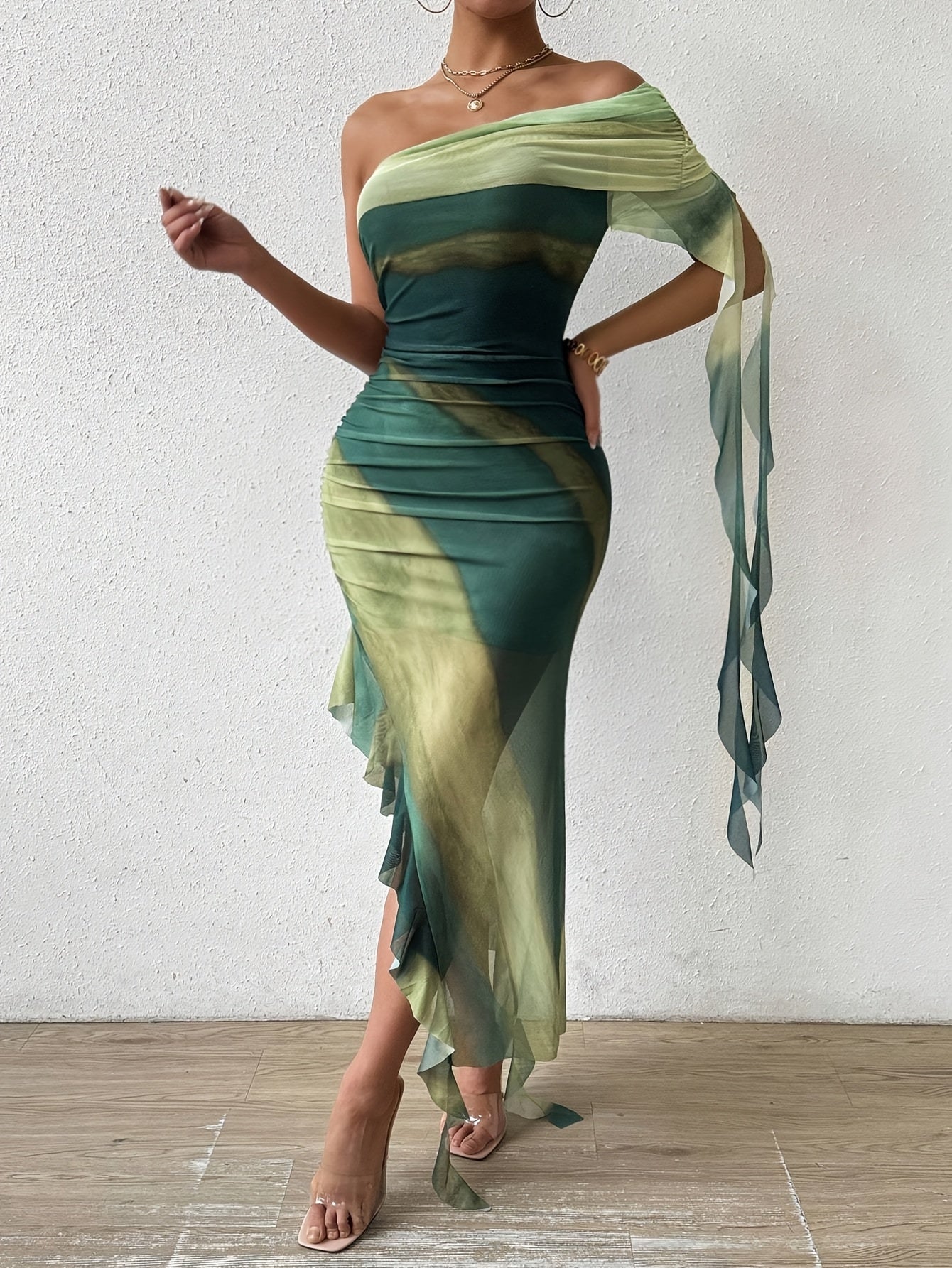 Sophia | Schulterfreies Kleid mit asymmetrischem Saum